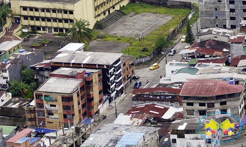 Hombre se lanza del sexto piso de una edificación para salvar su vida