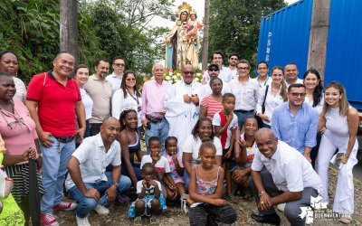 La Sociedad Puerto Industrial Aguadulce rinde homenaje a transportistas con imagen de la Virgen del Carmen en la entrada de El Gallinero