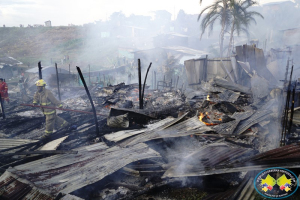 Incendio deja más de 17 casas incineradas en Gamboa