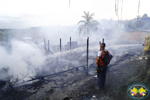 Incendio deja más de 17 casas incineradas en Gamboa