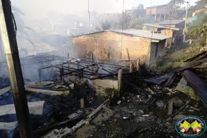 Incendio deja más de 17 casas incineradas en Gamboa