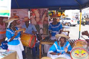 Turistas son recibidos por Dirección Técnica de Cultura con música del pacífico