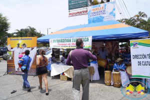 Turistas son recibidos por Dirección Técnica de Cultura con música del pacífico