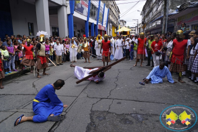 Grupo juvenil Jeshua realizó nuevamente la representación en vivo del Santo Viacrucis en Buenaventura