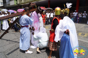 Grupo juvenil Jeshua realizó nuevamente la representación en vivo del Santo Viacrucis en Buenaventura