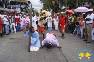 Grupo juvenil Jeshua realizó nuevamente la representación en vivo del Santo Viacrucis en Buenaventura