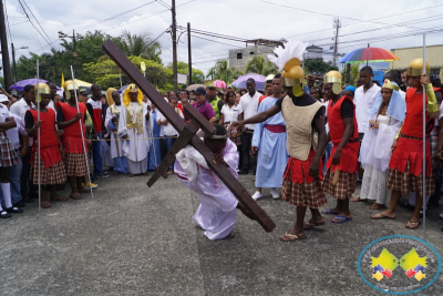 Grupo juvenil Jeshua realizó nuevamente la representación en vivo del Santo Viacrucis en Buenaventura