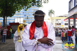 Grupo juvenil Jeshua realizó nuevamente la representación en vivo del Santo Viacrucis en Buenaventura