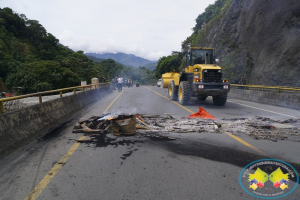 Indígenas boquearon la vía Alejandro Cabal Pombo aduciendo incumplimientos de la Alcaldía de Buenaventura