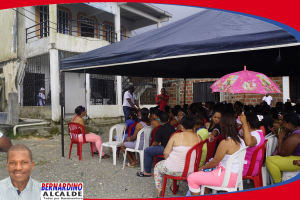 Los habitantes del barrio Miraflores compartieron la tarde del sábado con el candidato a la Alcaldía Bernardino Quiñones Angulo