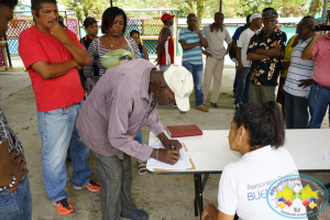 La Administración Distrital de Buenaventura realizó sorteo de cubículos para reubicar los vendedores del parque