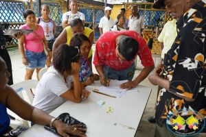 La Administración Distrital de Buenaventura realizó sorteo de cubículos para reubicar los vendedores del parque