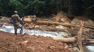 Guardabosques de San Cipriano ingresaron a la zona del derrumbe que presenta el río Escalerete