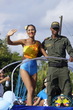 Desfile de carrozas de las 14 candidatas al Reinado Señorita Buenaventura Folclor 2016