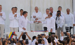 La paz germina YA!, expresó el Presidente Santos tras la firma del Acuerdo Final