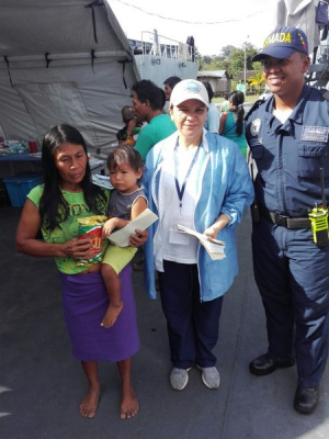 Comunidades indígenas reciben atención médica a bordo de un buque de la Armada Nacional en Chocó