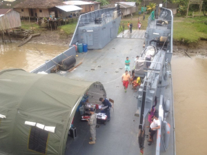 Comunidades indígenas reciben atención médica a bordo de un buque de la Armada Nacional en Chocó