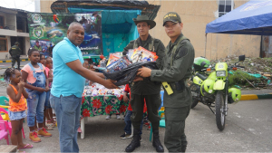 La Policía premió el pesebre navideño más ecológico de Buenaventura