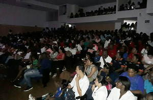 Con éxito se llevó a cabo el Stand Up Comedy de Tarcila  en Comfenalo Valle