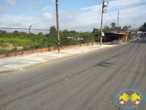 La Administración Distrital de Buenaventura adelanta la construcción de andenes en el barrio El Triunfo