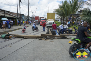 Mototaxistas bloquearon el puente El Piñal 