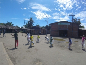 Voluntarios Telefónica llevaron alegría a niños de Punta Soldado en Buenaventura