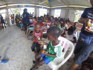 Voluntarios Telefónica llevaron alegría a niños de Punta Soldado en Buenaventura