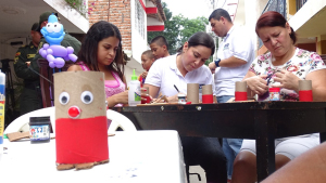 Papá Noel elaborado con material reutilizado: alternativa ambiental amigable en esta navidad en Tuluá