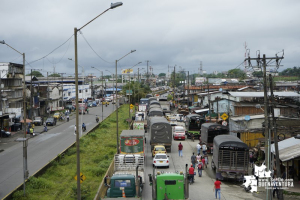 La Alcaldía Distrital de Buenaventura firmó acuerdo con habitantes y comerciantes del sector de La Palera en el puente El Piñal 