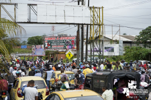 La Alcaldía Distrital de Buenaventura firmó acuerdo con habitantes y comerciantes del sector de La Palera en el puente El Piñal 