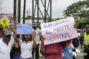 La Alcaldía Distrital de Buenaventura firmó acuerdo con habitantes y comerciantes del sector de La Palera en el puente El Piñal 