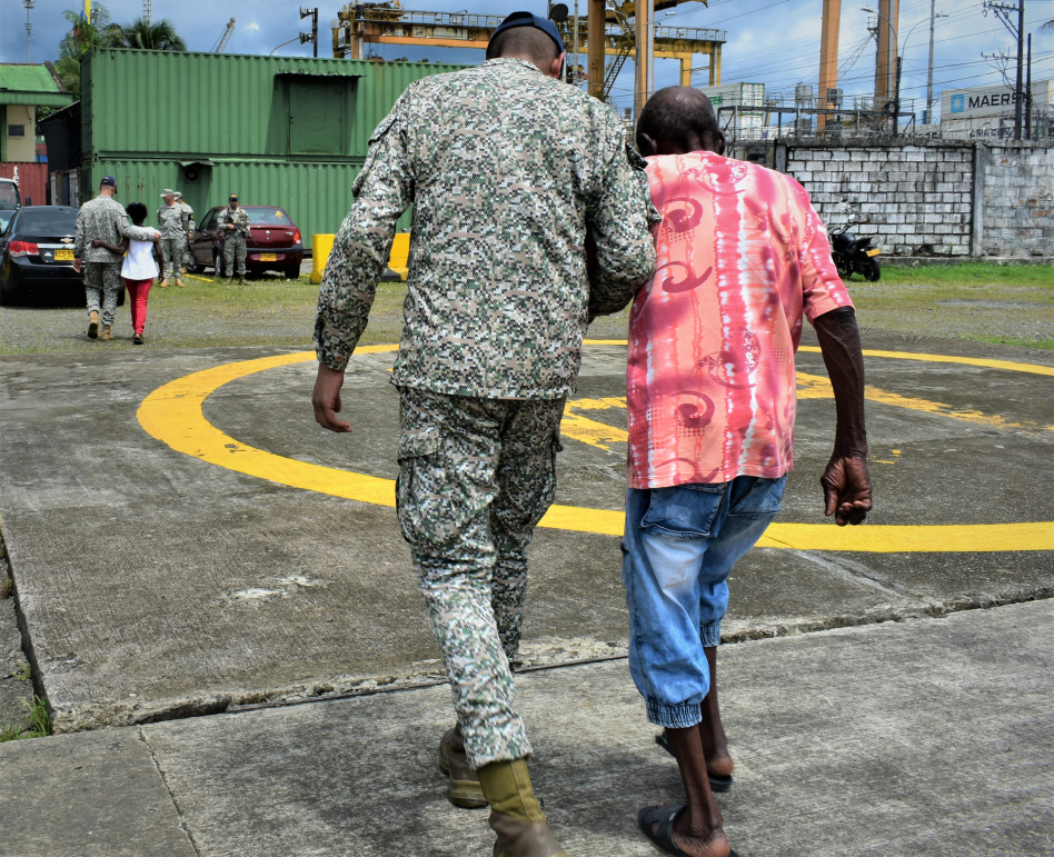 Una familia fue evacuada de Chocó por la Armada Nacional debido al asedio de grupos al margen de la Ley  