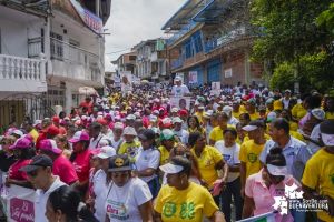 Fue multitudinario el acompañamiento a Ligia Córdoba en el puerta a puerta realizado el sábado 28 de septiembre en la comuna 11 de Buenaventura