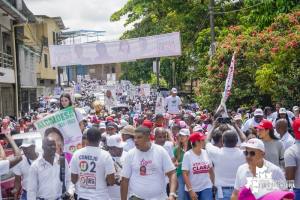 Fue multitudinario el acompañamiento a Ligia Córdoba en el puerta a puerta realizado el sábado 28 de septiembre en la comuna 11 de Buenaventura