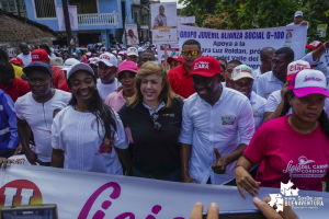 Fue multitudinario el acompañamiento a Ligia Córdoba en el puerta a puerta realizado el sábado 28 de septiembre en la comuna 11 de Buenaventura