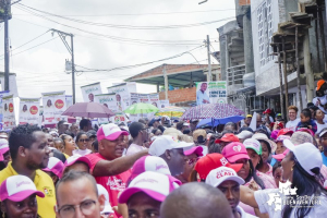 Fue multitudinario el acompañamiento a Ligia Córdoba en el puerta a puerta realizado el sábado 28 de septiembre en la comuna 11 de Buenaventura