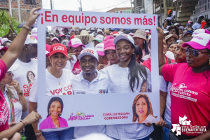 Fue multitudinario el acompañamiento a Ligia Córdoba en el puerta a puerta realizado el sábado 28 de septiembre en la comuna 11 de Buenaventura