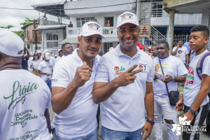 Fue multitudinario el acompañamiento a Ligia Córdoba en el puerta a puerta realizado el sábado 28 de septiembre en la comuna 11 de Buenaventura