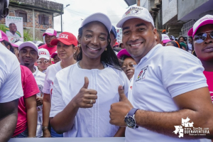 Fue multitudinario el acompañamiento a Ligia Córdoba en el puerta a puerta realizado el sábado 28 de septiembre en la comuna 11 de Buenaventura