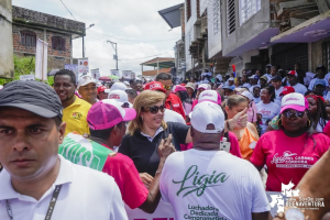 Fue multitudinario el acompañamiento a Ligia Córdoba en el puerta a puerta realizado el sábado 28 de septiembre en la comuna 11 de Buenaventura