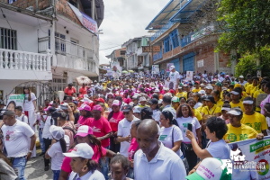 Fue multitudinario el acompañamiento a Ligia Córdoba en el puerta a puerta realizado el sábado 28 de septiembre en la comuna 11 de Buenaventura