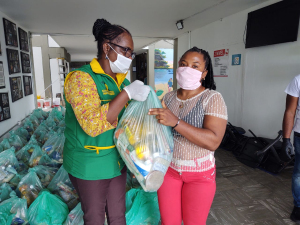 Estudiantes de la Univalle y la Unipacífico recibieron mercados que entregó la Alcaldía Distrital de Buenaventura 