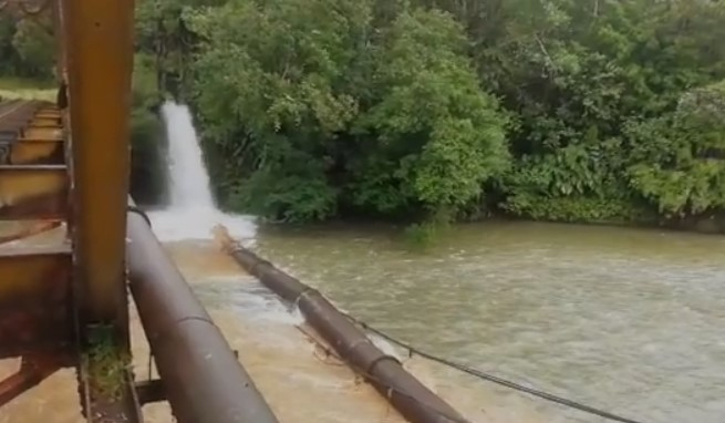 Caída de tubería de 39 pulgadas en el puente de San Cipriano afecta el servicio de acueducto en Buenaventura