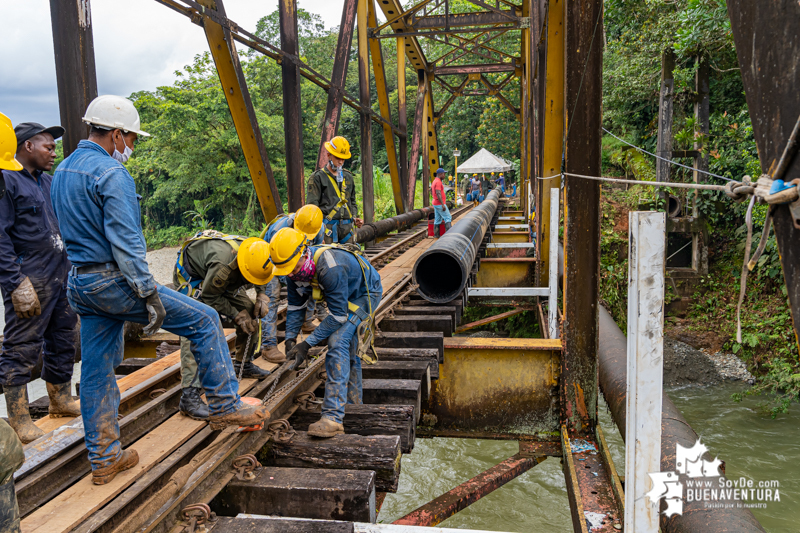 Trabajos para restablecer el servicio de agua en Buenaventura avanzan a buen ritmo en el puente de San Cipriano