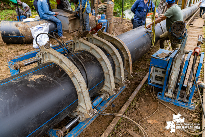 Trabajos para restablecer el servicio de agua en Buenaventura avanzan a buen ritmo en el puente de San Cipriano