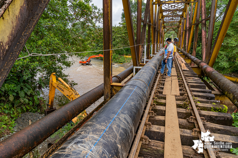 Trabajos para restablecer el servicio de agua en Buenaventura avanzan a buen ritmo en el puente de San Cipriano