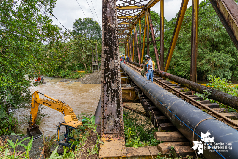 Trabajos para restablecer el servicio de agua en Buenaventura avanzan a buen ritmo en el puente de San Cipriano