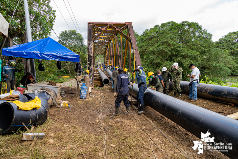 Trabajos para restablecer el servicio de agua en Buenaventura avanzan a buen ritmo en el puente de San Cipriano