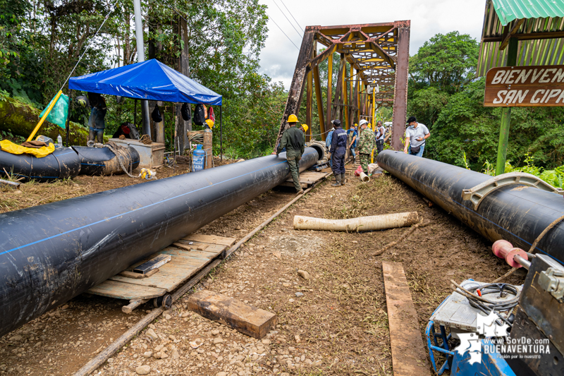 Trabajos para restablecer el servicio de agua en Buenaventura avanzan a buen ritmo en el puente de San Cipriano