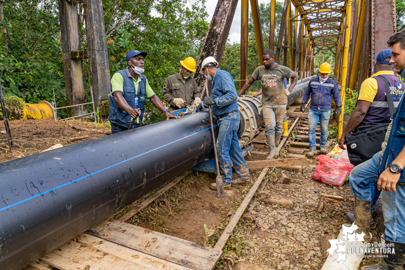 Trabajos para restablecer el servicio de agua en Buenaventura avanzan a buen ritmo en el puente de San Cipriano